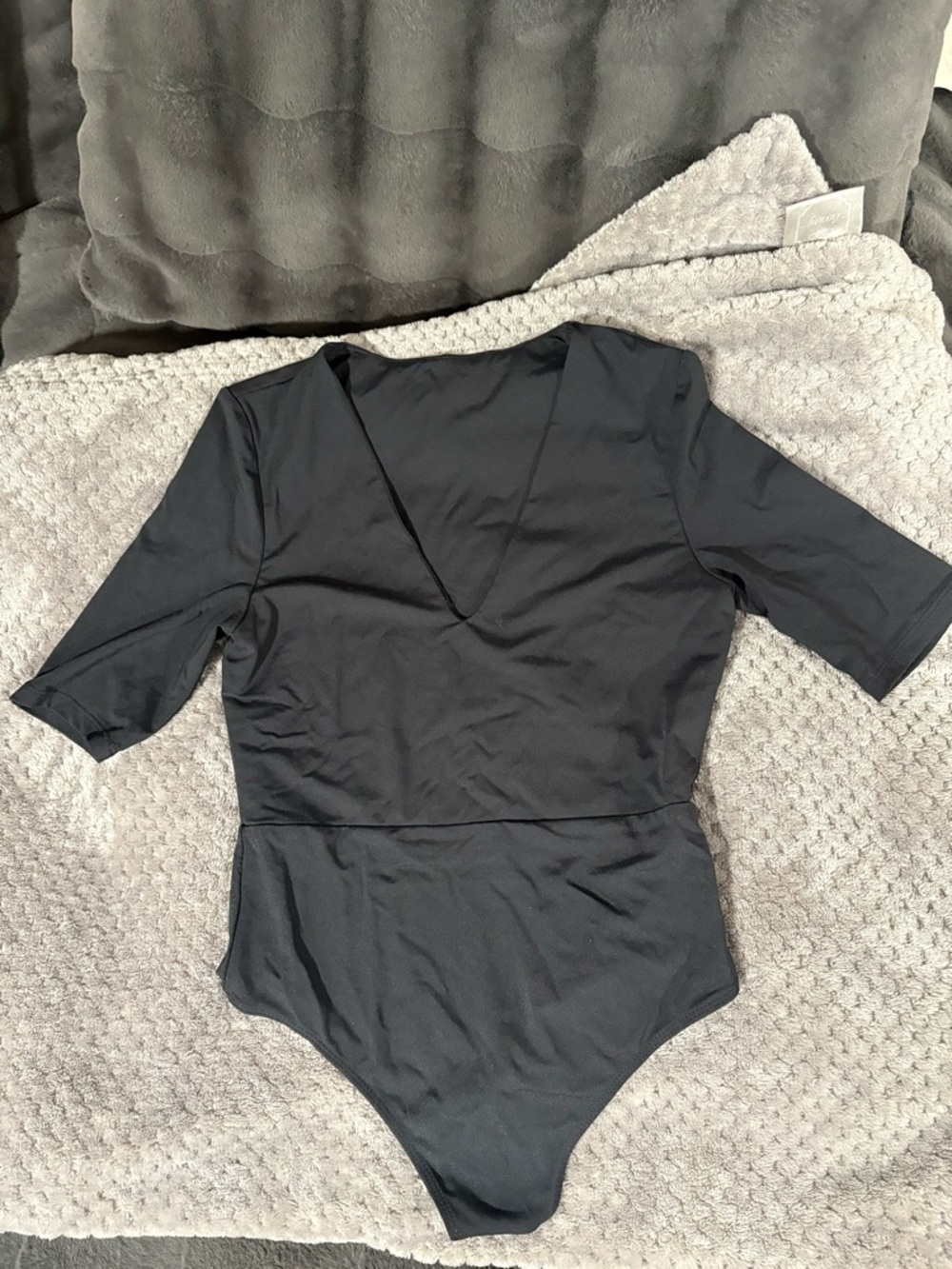 SHEIN Black V-Neck Short Sleeve Bodysuit